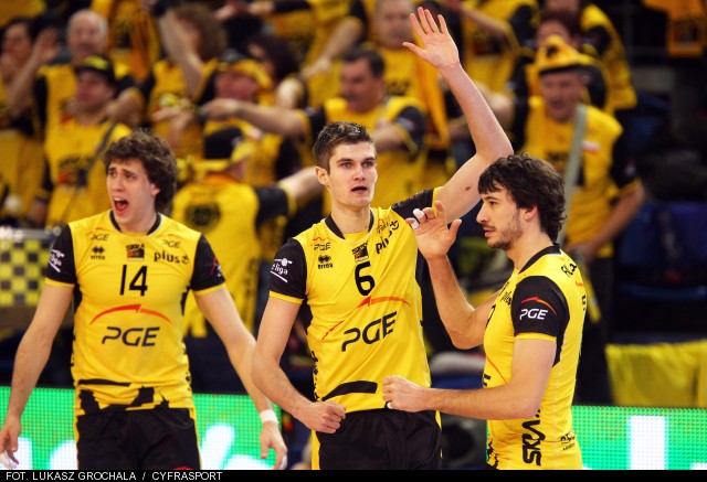 Skra uczy języków