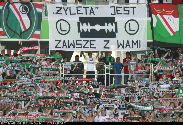 Legia wymienia uwagi z kibicami