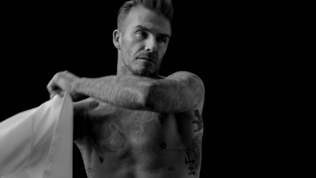 Beckham promuje kosmetyki [WIDEO]