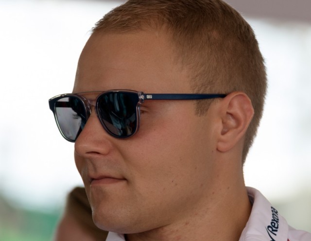 Bottas na dłużej… z dźwigami