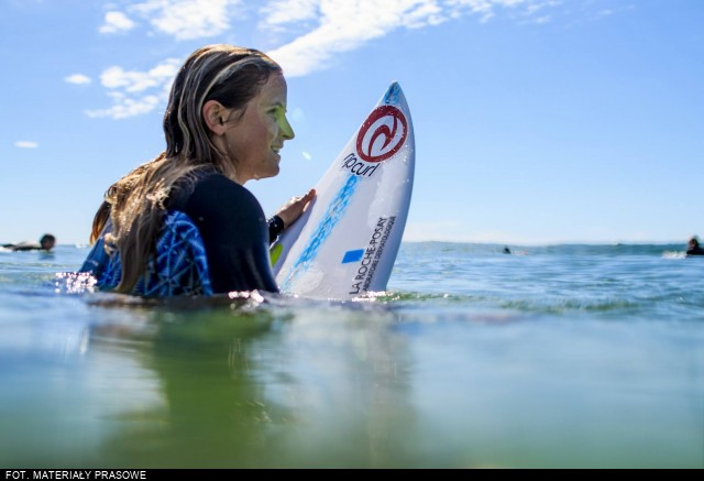 Marka dermatologiczna z surferką