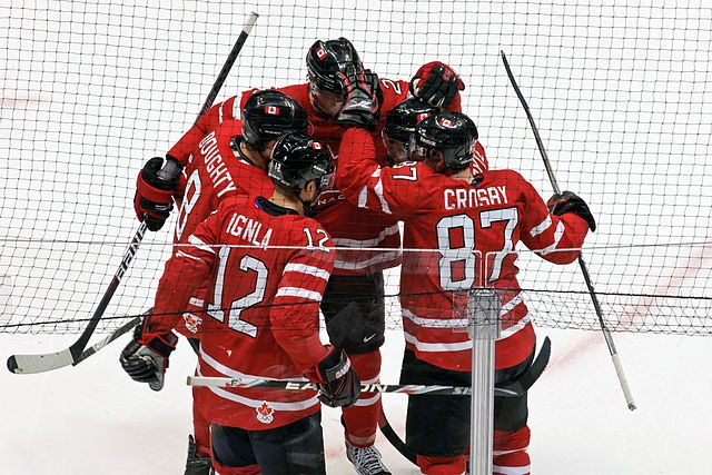 Bauer nadal z Hockey Canada