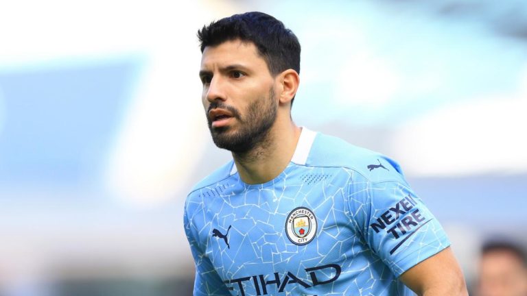 Sergio Aguero i jego pies promują model butów marki Puma