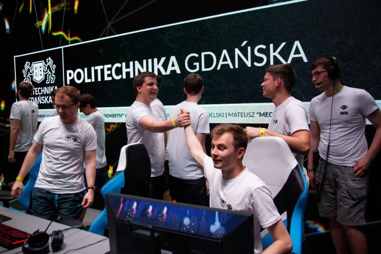 Esport w uniwersyteckiej odsłonie!  Nadchodzą lanowe finały ERBUD University Esports