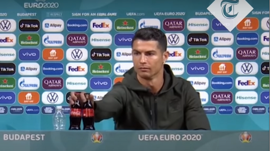 Cristiano Ronaldo i Coca-Cola &#8211; wyjaśniamy fakty i mity