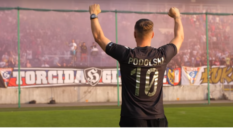 Lukas Podolski zbawcą dla wszystkich