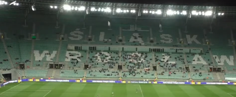 Telewizja, piękne stadiony i&#8230; pustki na trybunach. Dlaczego nikogo nie obchodzi polska piłka?