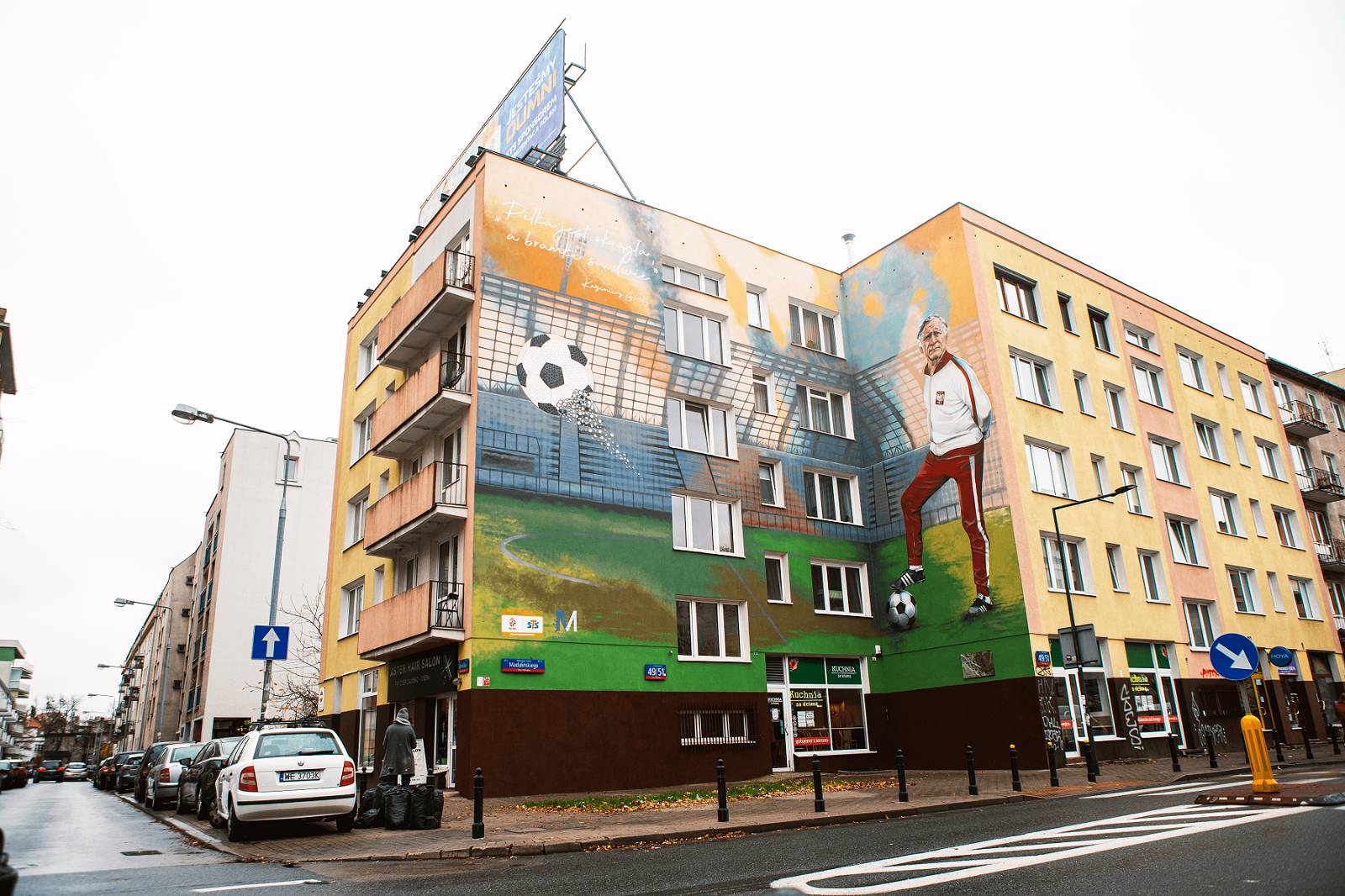 Na bloku, w którym mieszkał Kazimierz Górski, odsłonięto mural z jego wizerunkiem