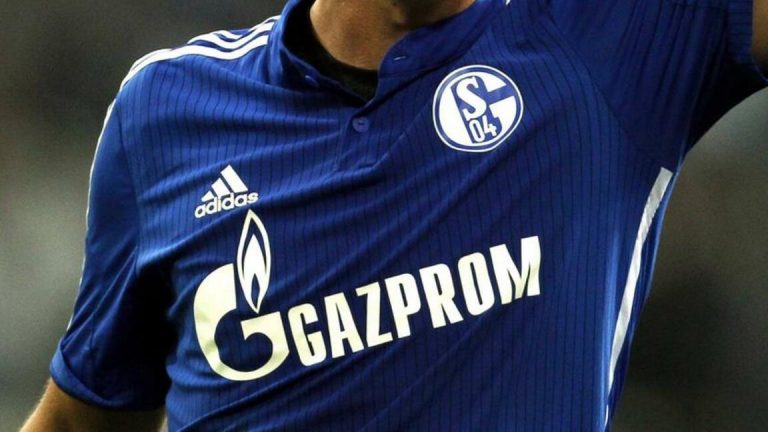 Schalke usuwa Gazprom z koszulek. Borussia Dortmund oferuje pomoc lokalnemu rywalowi