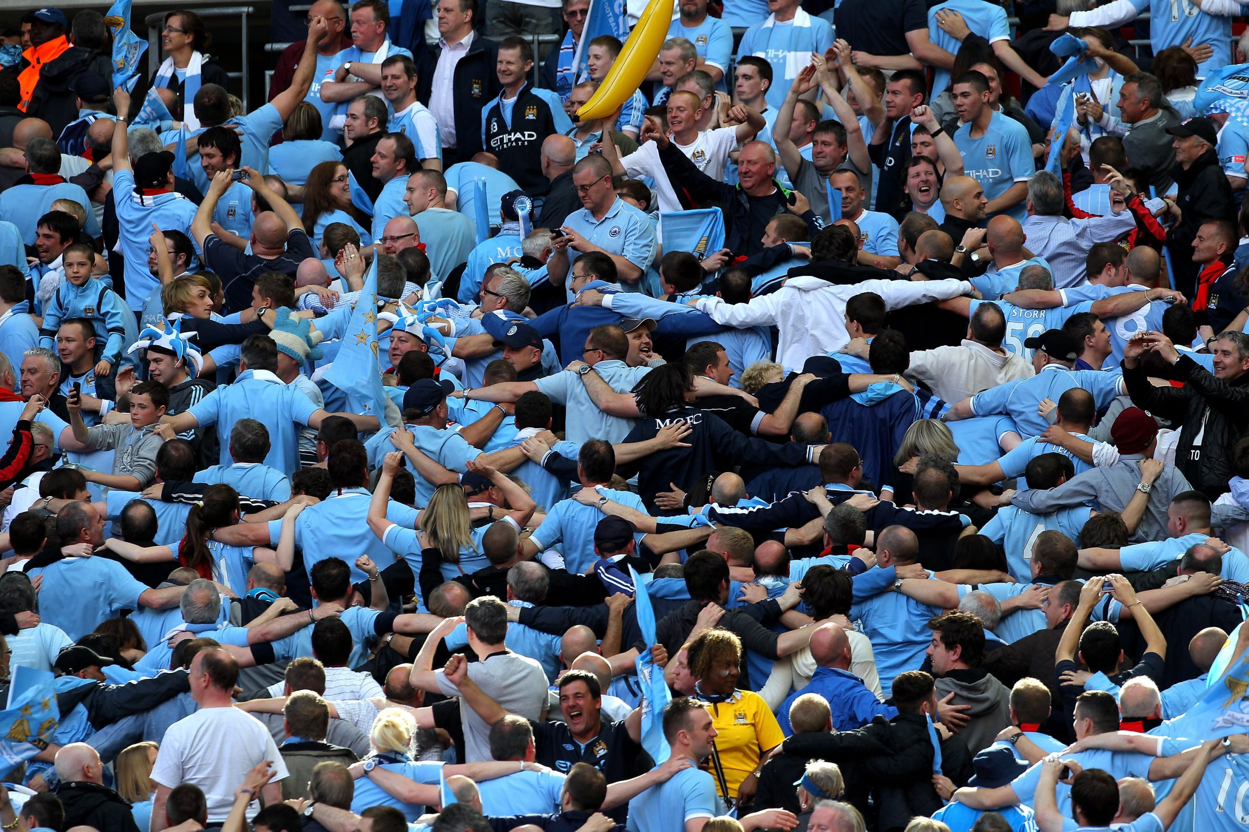 Manchester City wspomina starcie z Lechem i słynny doping &#8222;The Poznań&#8221;