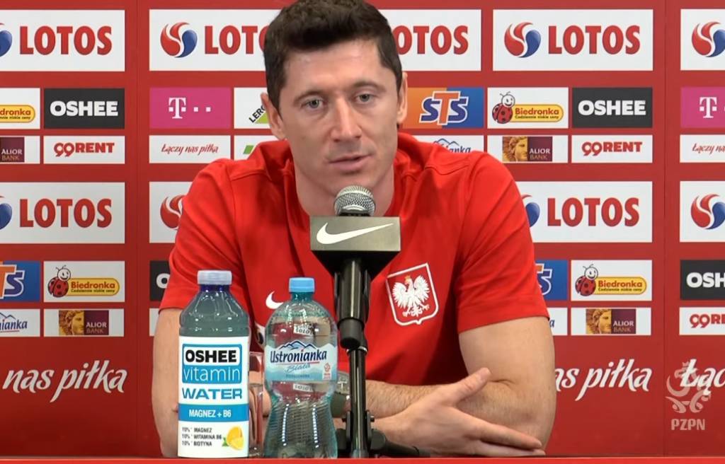 Robert Lewandowski: Piłkarze razem z kibicami są ofiarami tej sytuacji