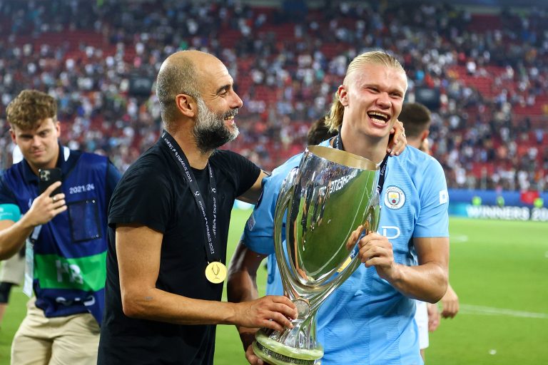 Erling Haaland  and Pep Guardiola Manager of Manchester City hold the trophy during the UEFA Super Cup match between Manchester City and Sevilla at Karaiskakis Stadium, Piraeus
Picture by Yannis Halas/Focus Images Ltd +353 8725 82019
16/08/2023
2023.08.16 Pireus
Pilka nozna superpuchar europy
Manchester City - Sevilla
Foto Yannis Halas/Focus Images/MB Media/PressFocus

!!! POLAND ONLY !!!