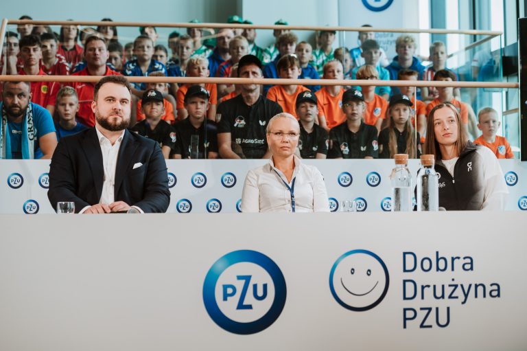 Łukasz Turkowski (z lewej), dyrektor zarządzający ds. marketingu, sponsoringu i prewencji w PZU