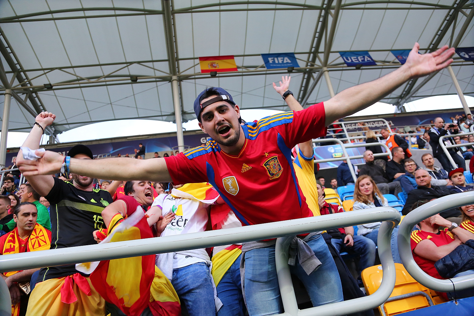 2017.06.17 Gdynia
Pilka Nozna Mistrzostwa Europy U21 Polska 2017
Hiszpania - Macedonia
N/z Kibice Hiszpanii kibic fan fans supporter supporters
Foto Piotr Matusewicz / PressFocus

2017.06.17 Gdynia
Football UEFA Under21 Championship Poland 2017
Spain - FYR Macedonia
Kibice Hiszpanii kibic fan fans supporter supporters
Credit: Piotr Matusewicz / PressFocus