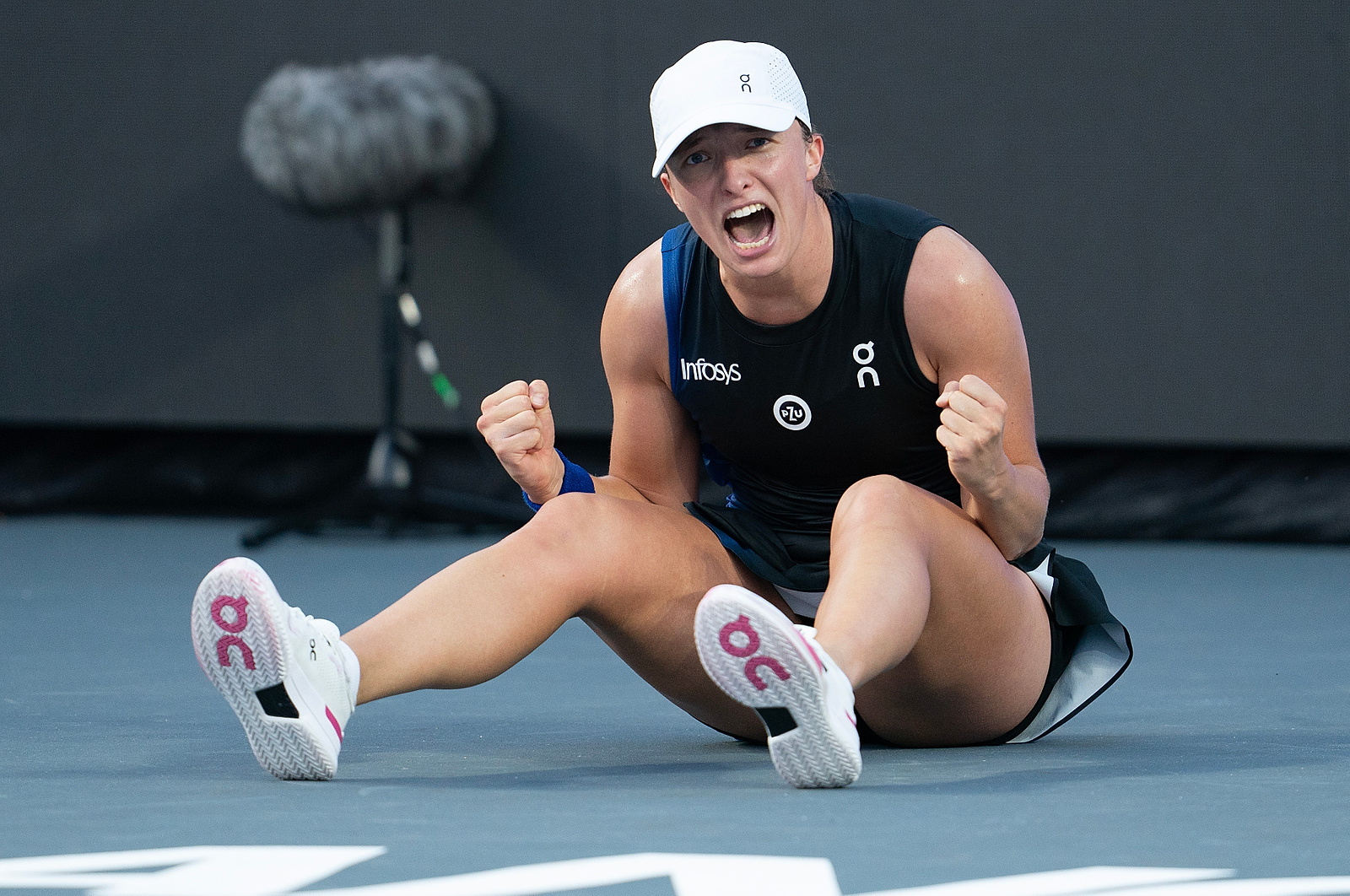 Nov 6, 2023; Cancun, Mexico; Iga Swiatek (POL) celebrates winning her final match against Jessica Pegula (USA) on day nine of the GNP Saguaros WTA Finals Cancun. Mandatory Credit: Susan Mullane-USA TODAY Sports/Sipa USA
2023.11.06 Cancun
Tenis
Tennis: WTA Finals
Foto Susan Mullane-USA TODAY Sports/SIPA USA/PressFocus

!!! POLAND ONLY !!!