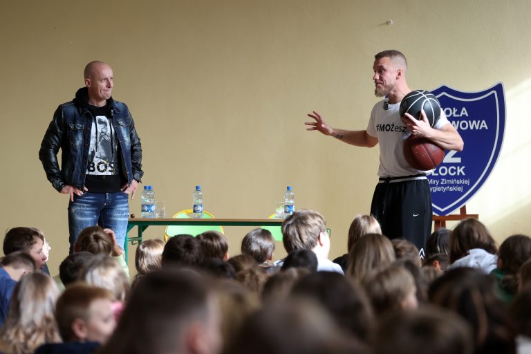 Między innymi Szymon Marciniak spotkał się z najmłodszymi