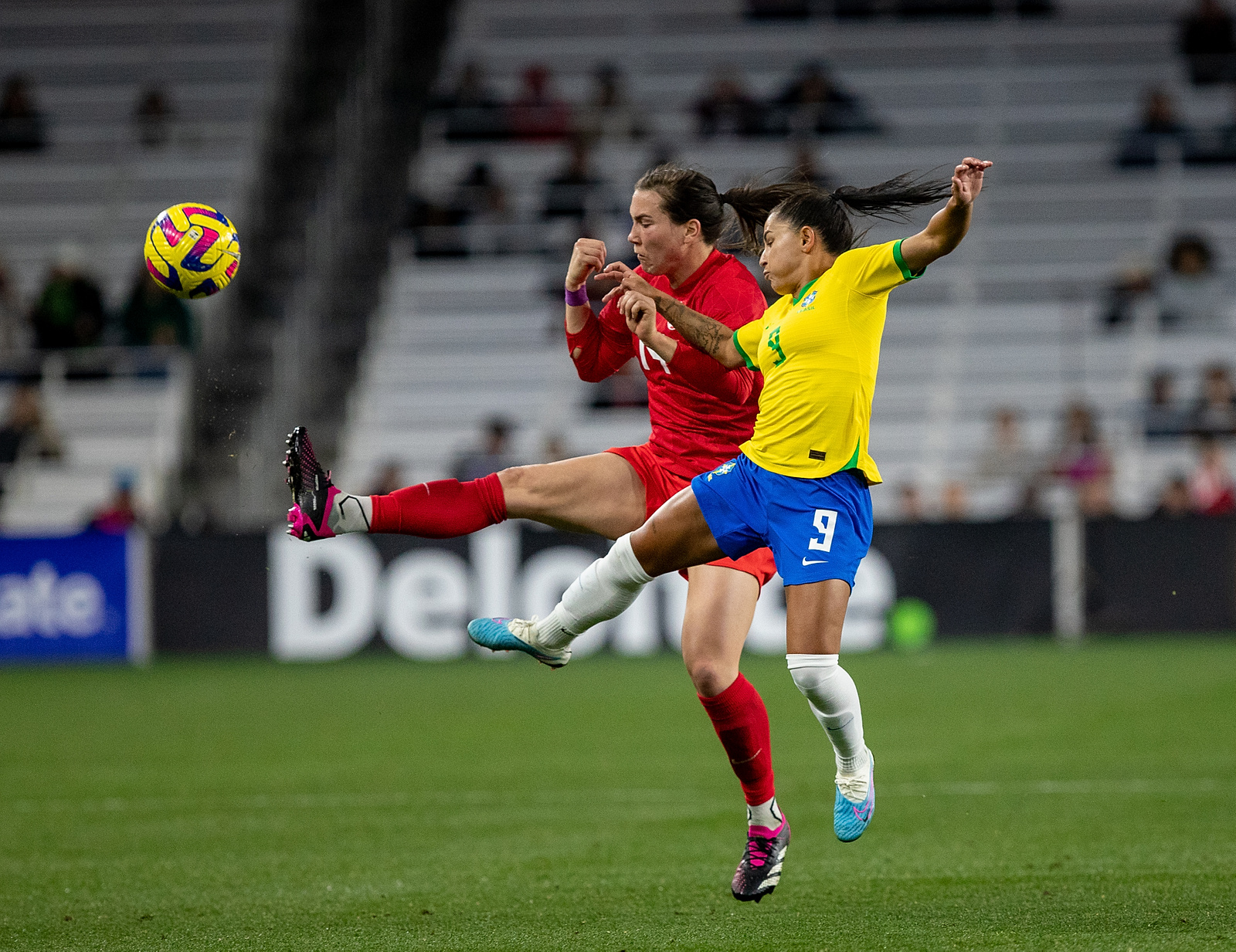 Nashville, USA, February 19th 2023: Debinha (9 Brazil) and Vanessa Gilles (14 Canda) battlin for a ball during the She Believes Cup game between Brazil and Canada at GEODIS Park in Nashville, TN  (Georgia Soares/SPP) (Photo by Georgia Soares/SPP/Sipa USA)
2023.02.19 Nashville
pilka nozna kobiet
Brazylia - Kanada
Foto SPP/SIPA USA/PressFocus

!!! POLAND ONLY !!!