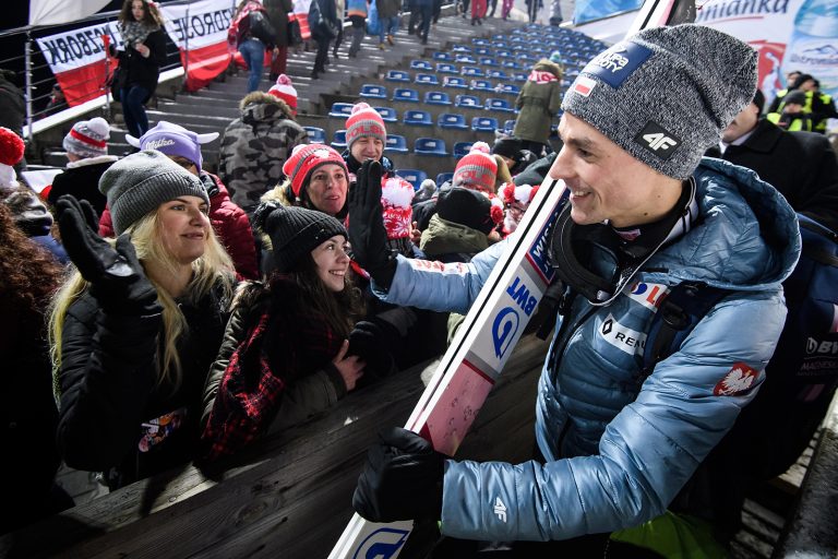 2018.11.18, Wisla, Skocznia im. Adam Malysza, Skoki narciarskie, FIS Puchar Swiata, 
Konkurs indywidualny
N/z Kibice, Piotr Zyla(POL)
Fot: Rafal Oleksiewicz / PressFocus

2018.11.18, Wisla, FIS Ski Jumping World Cup, Individual Competition
Kibice, Piotr Zyla(POL)
Credit: Rafal Oleksiewicz / PressFocus