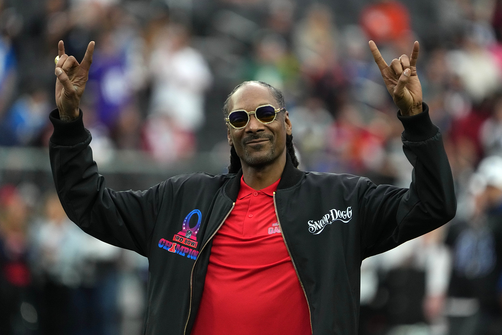 Feb 5, 2023; Paradise, Nevada, USA; AFC captain and recording artist Snoop Dogg watches from the sidelines against the NFC during the Pro Bowl Games at Allegiant Stadium. Mandatory Credit: Kirby Lee-USA TODAY Sports/Sipa USA 

2023.02.05 Paradise
Futbol amerykanski NFL
Pro Bowl-AFC - NFC
Foto Kirby Lee-USA TODAY Sports/SIPA USA/PressFocus

!!! POLAND ONLY !!!