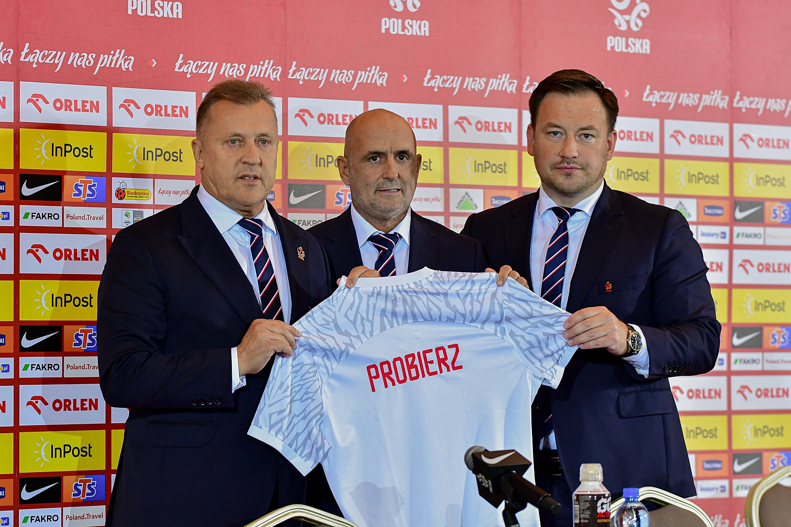 20.09.2023 Warszawa Pilka nozna Reprezentacja Polski Konferencja prasowa Michal Probierz Lukasz Wachowski Cezary Kulesza Foto Pawel Bejnarowicz / PressFocus 20.09.2023 Warsaw Football Polish National Team press conference Michal Probierz Lukasz Wachowski Cezary Kulesza Credit Pawel Bejnarowicz / PressFocus