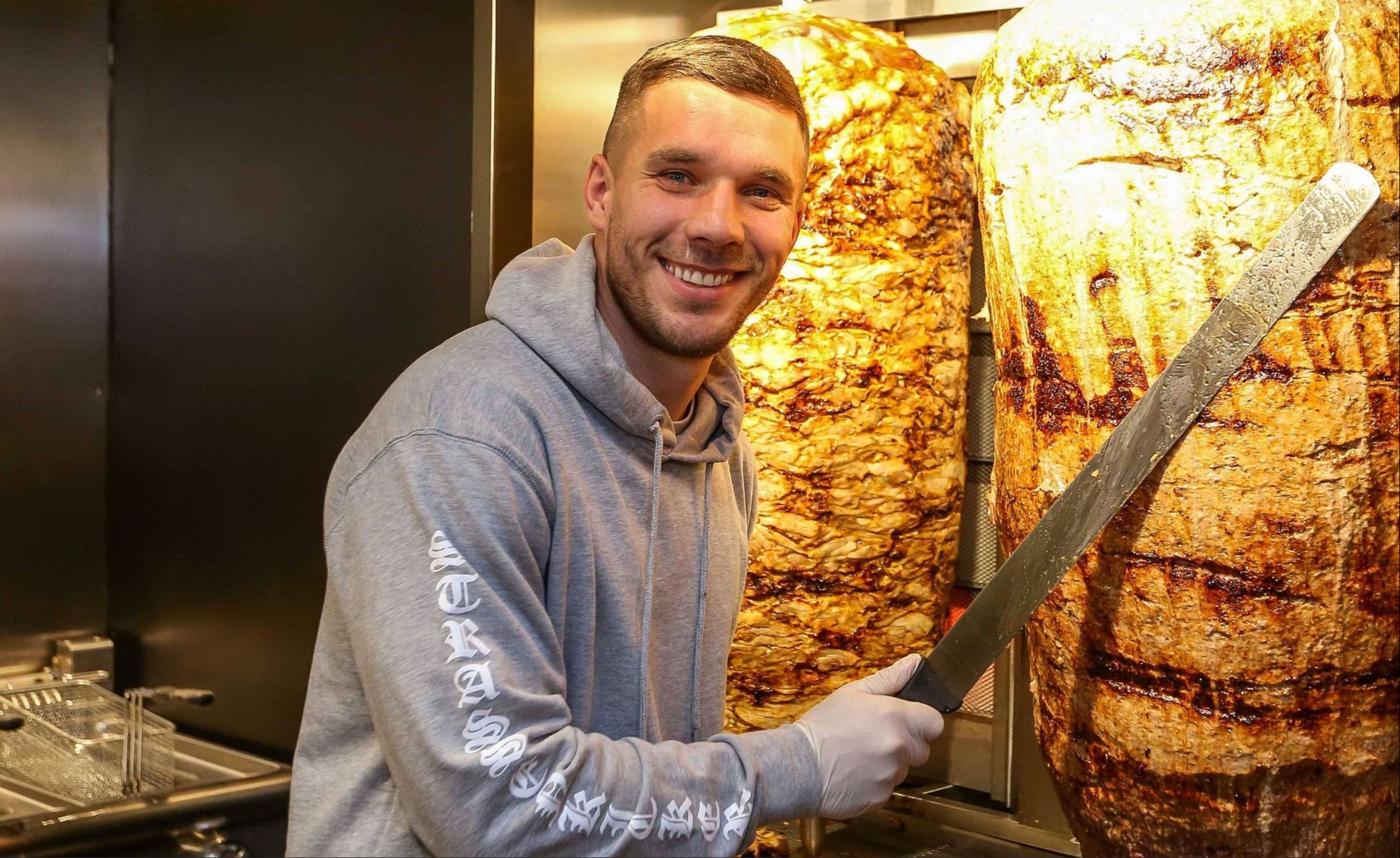 Lukas Podolski w swoim lokalu Mangal Doner