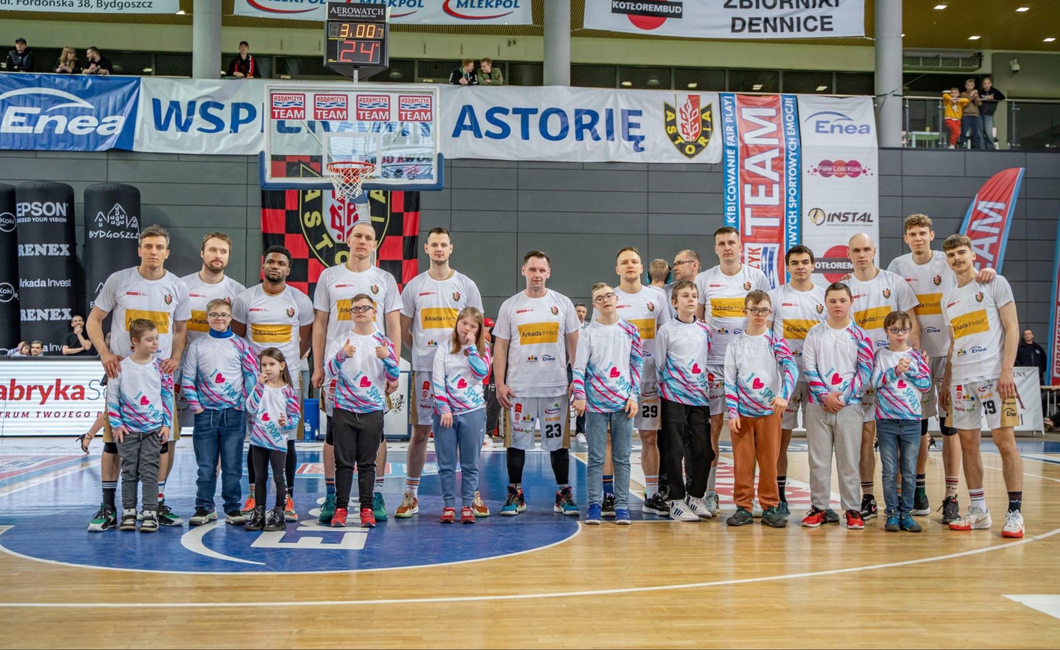 Piękny gest Astorii Bydgoszcz i wyjątkowy moment dla podpiecznych fundacji &quot;Sportolubni&quot;