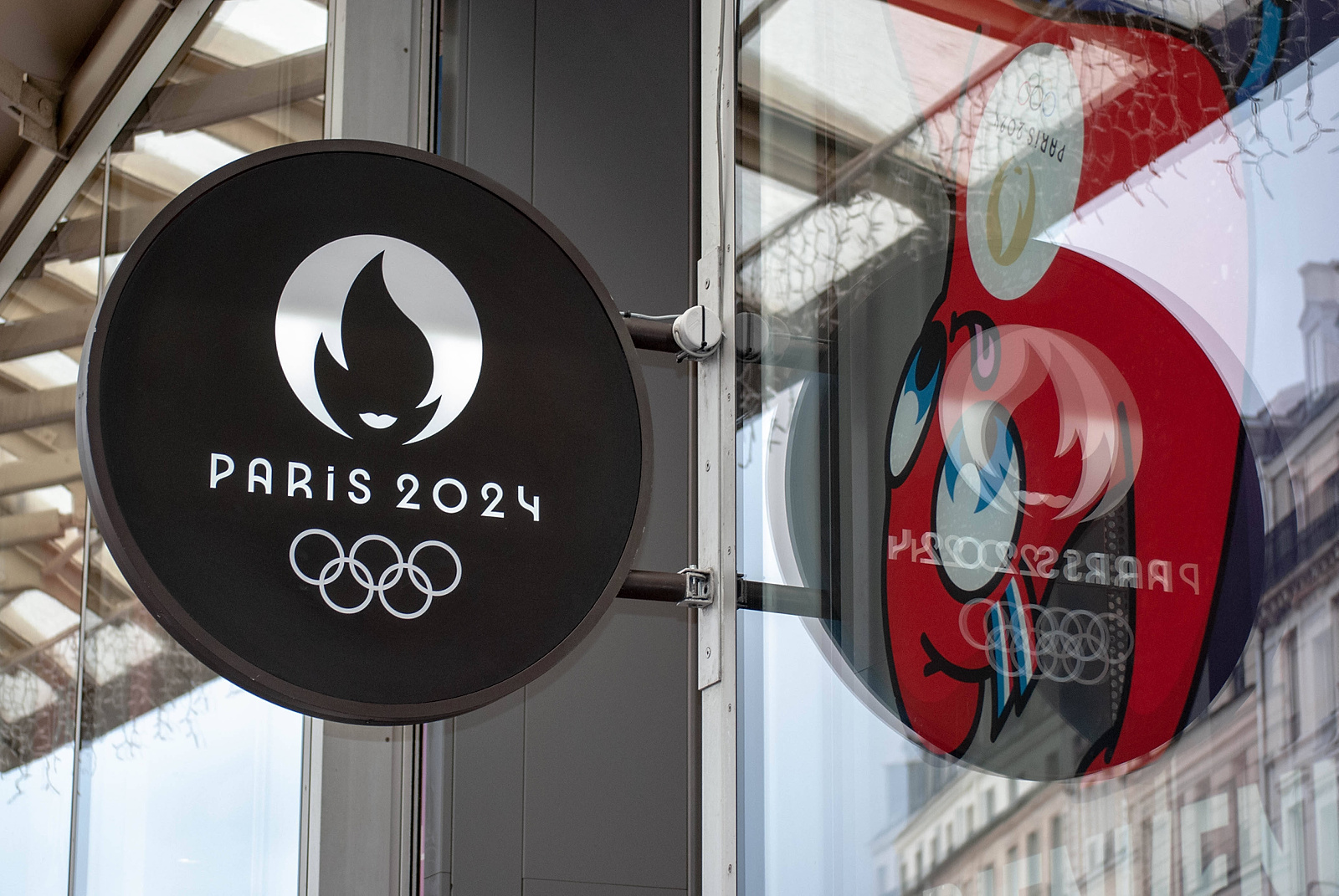 PARIS, Nov. 15, 2022 -- Licensed products are seen at the first Paris 2024 official flagship store in Paris, France, Nov. 15, 2022.
2022.11.16 Paryz
Igrzyska Olimpijskie Olimpiada
Oficjalne otwarcie sklepu z gadzetami i pamiatkami Paryz 2024
Foto Juliette Avot/SIPA/PressFocus

!!! POLAND ONLY !!!