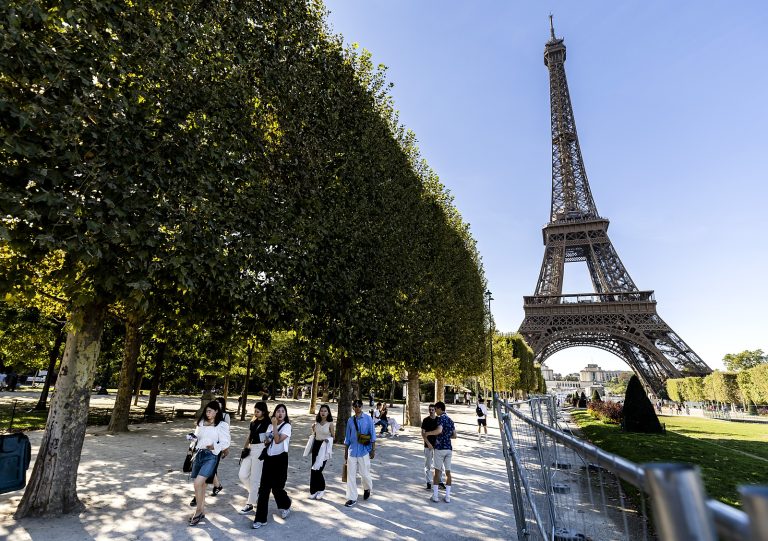 9/6/2023 - PARIS - The area around the Eifel Tower, where beach volleyball players take action, among other things, during the venue tour for journalists in the run-up to the 2024 Olympic Games in Paris. ANP REMKO DE WAAL /ANP/Sipa USA
2023.09.06 Paryz
Igrzyska Olimpijskie Paryz 2024 
Obiekty Igrzysk Olimpijskich w Paryzu
Foto ANP/SIPA USA/PressFocus

!!! POLAND ONLY !!!