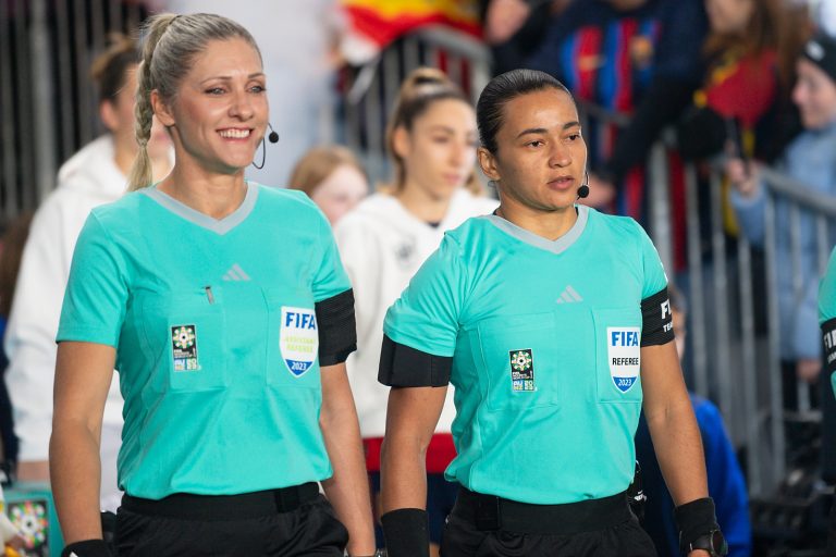 Auckland, New Zealand, August 15th 2023: Brazilian Referee Edina Alves Batista and assistant referee Neuza Back  before the 2023 FIFA Womens World Cup semi final football match between Spain v Sweden at Eden Park in Auckland, New Zealand  (Richard Callis / SPP) (Photo by Richard Callis / SPP/Sipa USA)  *** World Rights Except Brazil and Germany ***
2023.08.15 Wellington
pilka nozna kobiet mistrzostwa swiata 2023
Hiszpania - Szwecja
Foto SPP/SIPA USA/PressFocus

!!! POLAND ONLY !!!