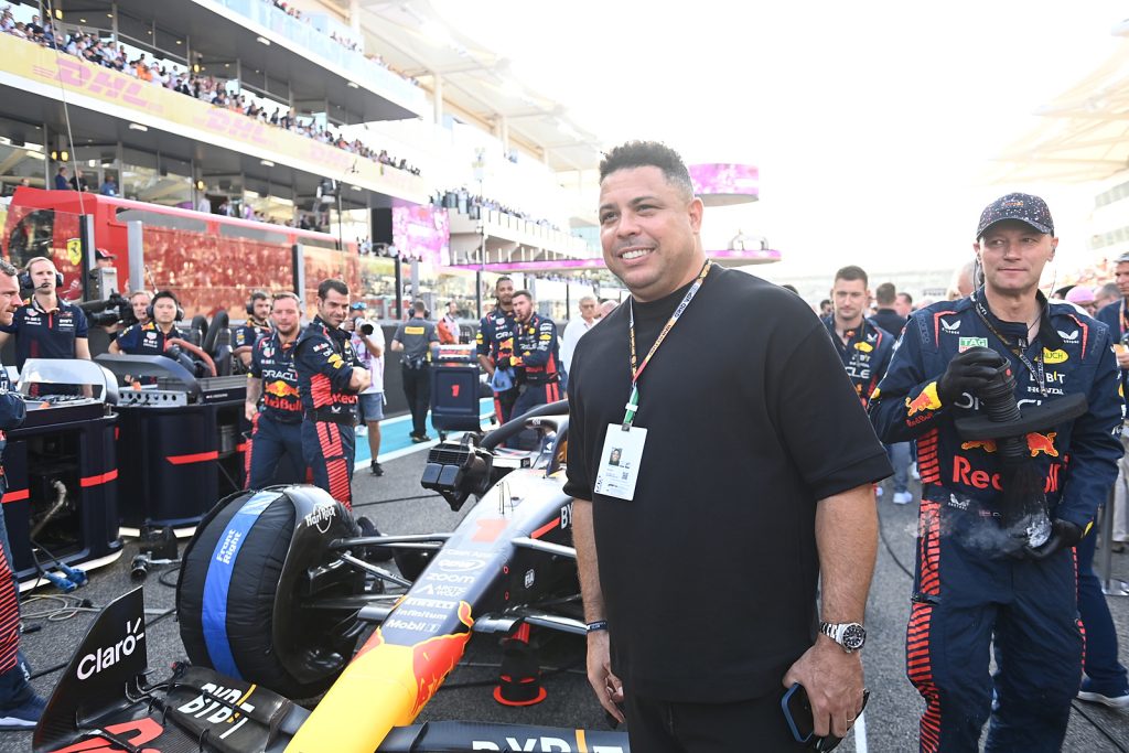 11/26/2023 - Ronaldo Nazario, former football player during the Formula 1 Abu Dhabi Grand Prix in Abu Dhabi, UAE. (Photo by Mark Sutton/Motorsport Images/Sipa USA) France OUT, UK OUT
2023.11.26 Abu Zabi
sporty motorowe, motoryzacyjne, formula 1
Grand Prix Abu Dhabi
Foto Motorsport Images/SIPA USA/PressFocus

!!! POLAND ONLY !!!