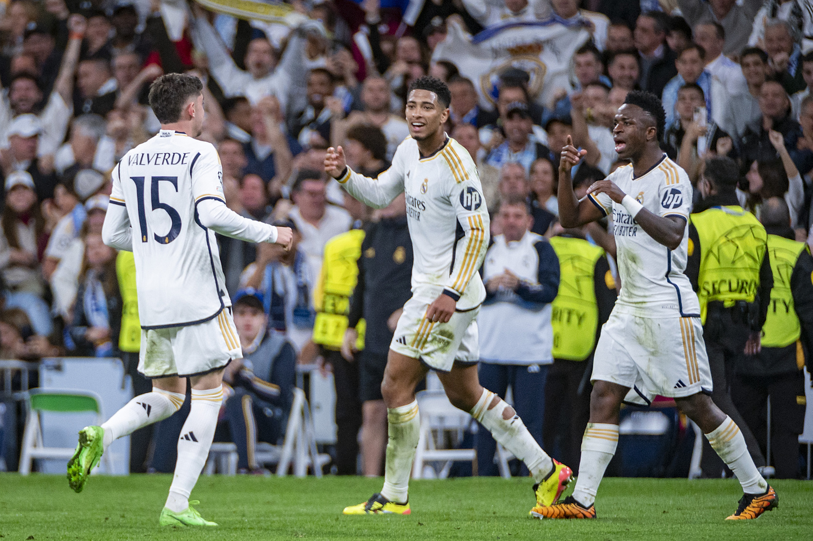 Federico Valverde of Real Madrid (L) celebrates a goal with Jude Bellingham (C) and Vinicius Junior (R) during the UEFA Champions League quarter-final first leg match between Real Madrid CF and Manchester City at Estadio Santiago Bernabeu on April 9, 2024 in Madrid, Spain. (Photo by Alberto Gardin/IPA Sport / ipa-a/IPA/Sipa USA)
2024.04.09 Madryt
pilka nozna , liga mistrzow
Real Madryt - Manchester City
Foto Alberto Gardin/IPA Sport/ipa-agency.net/SIPA USA/PressFocus

!!! POLAND ONLY !!!