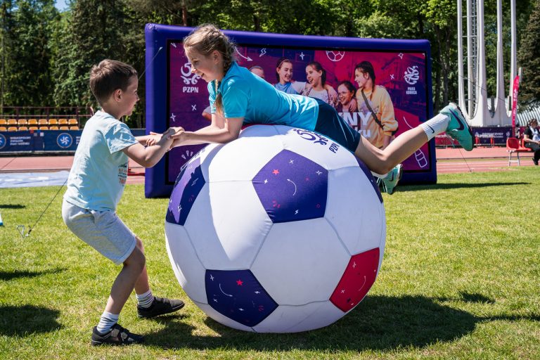 Ruszyły festiwale piłkarskie dla dziewczyn w całej Polsce. &#8222;Dziewczyny. Drużyna nie tylko na boisku&#8221;