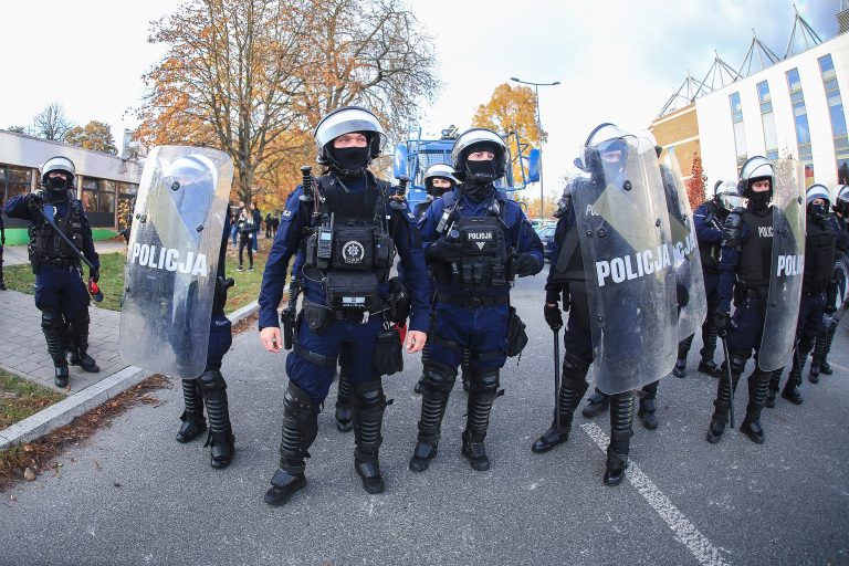 24.10.2021 Lodz
Pilka nozna
Fortuna I Liga 2021/2022
Widzew Lodz - LKS Lodz
N/z policja, prewencja, zabezpieczenie meczu, oddzial prewencji, dzialania policyjne
Foto Adam Starszynski / PressFocus

24.10.2021 Lodz
Football
Fortuna I League 2021/2022, polish second division
Widzew Lodz - LKS Lodz
policja, prewencja, zabezpieczenie meczu, oddzial prewencji, dzialania policyjne
Credit Adam Starszynski / PressFocus