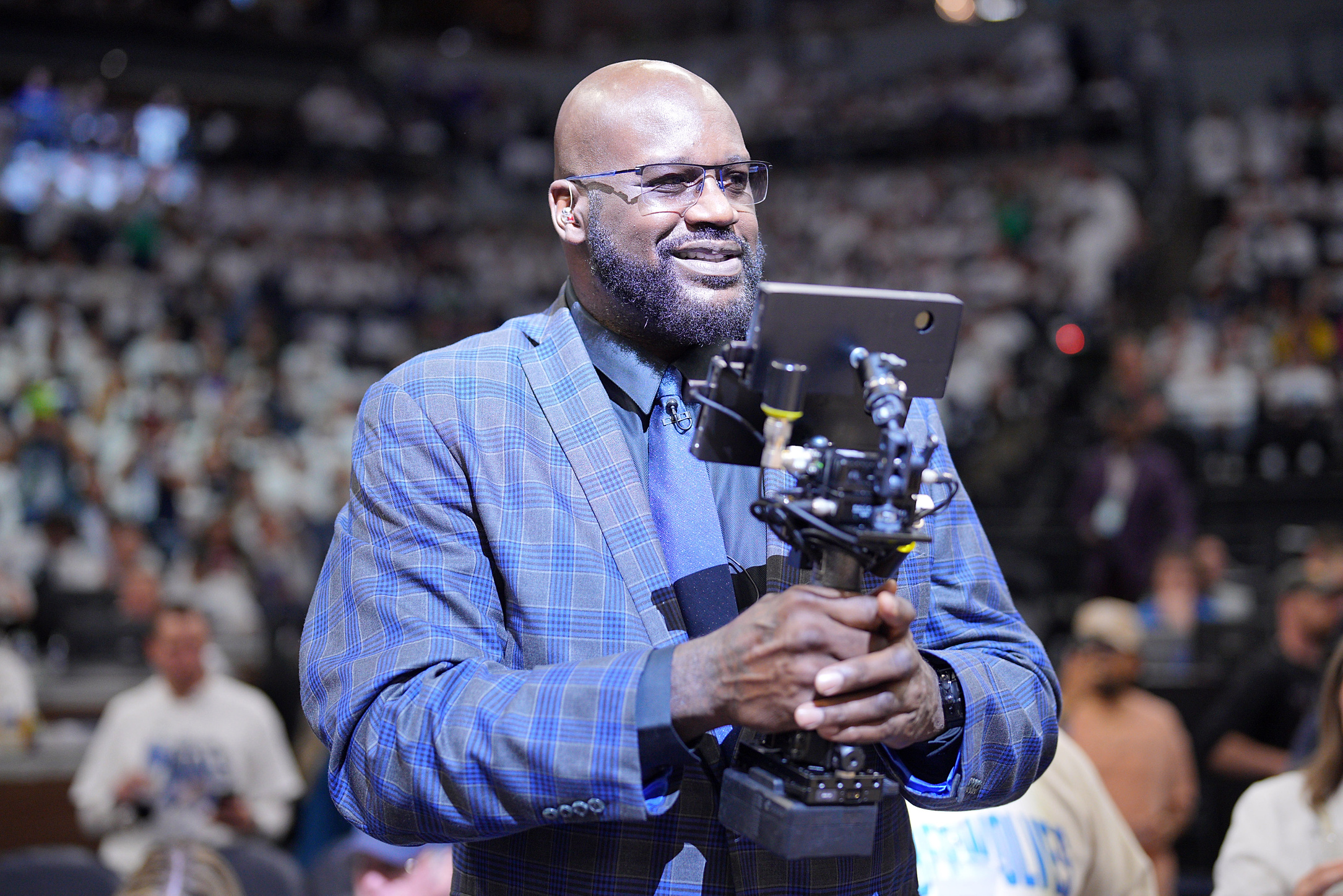 May 24, 2024; Minneapolis, Minnesota, USA; Shaquille O&#039;Neal looks on during halftime between the Minnesota Timberwolves and the Dallas Mavericks during game two of the western conference finals for the 2024 NBA playoffs at Target Center. Mandatory Credit: Brad Rempel-USA TODAY Sports/Sipa USA
2024.05.24 Minneapolis
koszykowka mezczyzn amerykanska liga koszykowki NBA 
Minnesota Timberwolves - Dallas Mavericks
Foto Brad Rempel-USA TODAY Sports/SIPA USA/PressFocus

!!! POLAND ONLY !!!