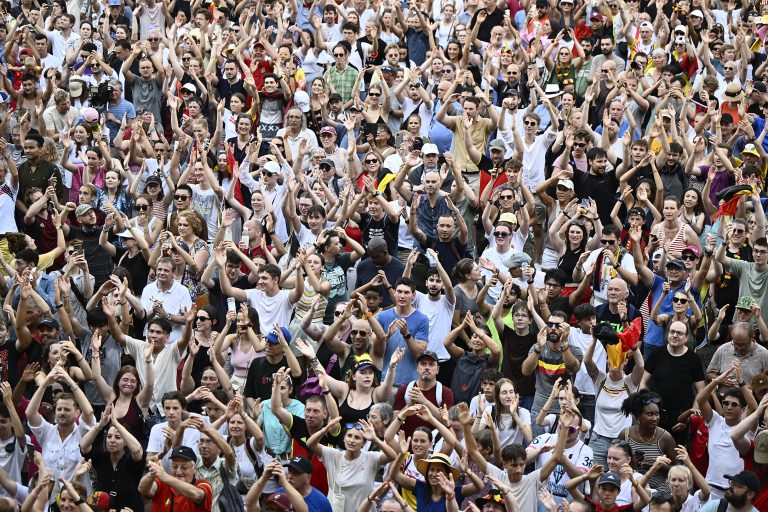 People pictured at celebrations after the Paris 2024 Olympic Games, at the Grand Place - Grote Markt and the Brussels City Hall, in Brussels, on Monday 12 August 2024. The Belgian delegation at the Games of the XXXIII Olympiad counted 165 athletes competing in 21 sports. BELGA PHOTO ERIC LALMAND (Photo by ERIC LALMAND/Belga/Sipa USA)
2024.08.12 Bruksela
Sport Igrzyska Olimpijskie Paryz 2024
Przywitanie belgijskich olimpijczykow w Brukseli
Foto Belga/SIPA USA/PressFocus

!!! POLAND ONLY !!!