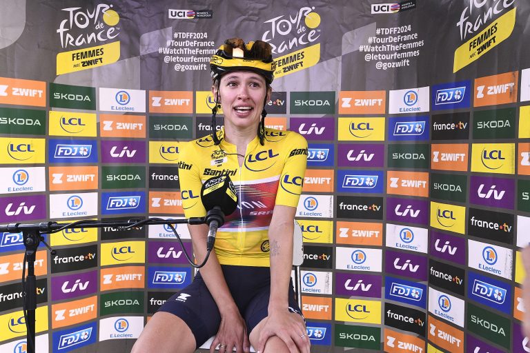 Canyon//SRAM Racing team&#039;s Polish rider Katarzyna Niewiadoma celebrates on the podium wearing the overall leader&#039;s yellow jersey after winning the third edition of the Women&#039;s Tour de France cycling race and competing in the 8th and last stage of the Women&#039;s Tour de France cycling race, a 149.9 km between Le Grand Bornand and the Alpe d&#039;Huez, in L&#039;Alpe d&#039;Huez, south-eastern France, on August 18, 2024.//ALLILIMOURAD_10337/Credit:MOURAD ALLILI/SIPA/2408182037

18.08.2024 ALPES D&#039;HUEZ
Kolarstwo Kobiet
Tour de France Femmes
Foto MOURAD ALLILI/SIPA / Sipa / PressFocus 
POLAND ONLY!!