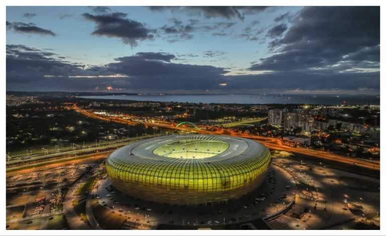 Już 29 października o godz. 18:00 na Polsat Plus Arenie Gdańsk reprezentacja Polski kobiet zmierzy się z Rumunią w niezwykle ważnym meczu, który może przejść do historii. To właśnie na tym obiekcie padł dotychczasowy rekord frekwencji – 8011 kibiców