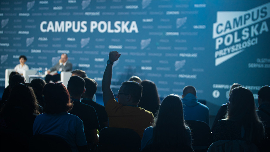 Kontrowersyjne zachowanie uczestników Campusu Polska. Minister sportu został skrytykowany