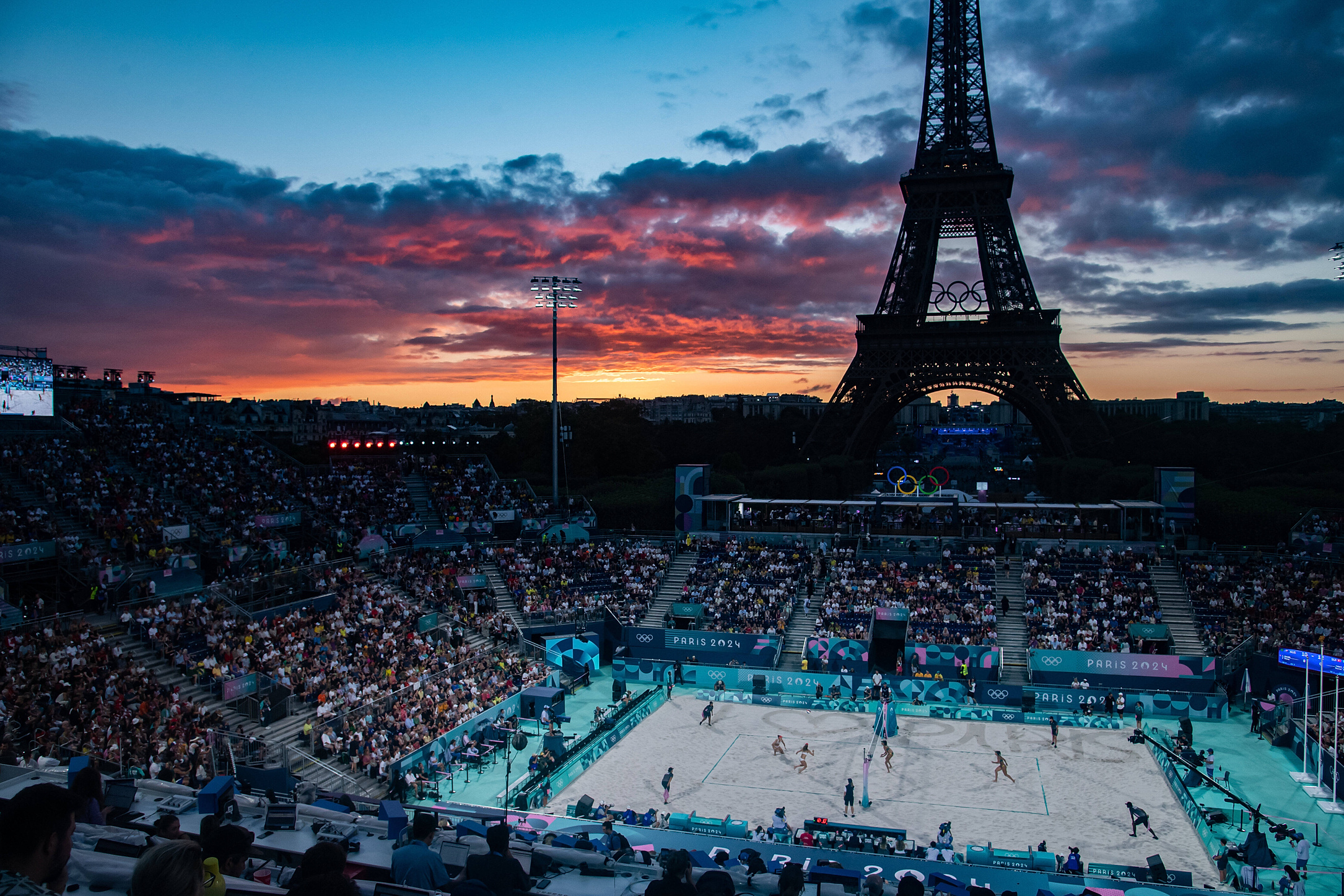 Champs de Mars ARENA - Volleyball de plage - Beach Volleyball, Women’s Beach Volleyball event, Final during the Olympic Games Paris 2024 - photo :  Baptiste Autissier / DPPI / Panoramic / SIPA /295062_0017//Credit:Panoramic/SIPA/2408092257
2024.08.09 Paryz
Olimpiada Igrzyska Olimpijskie Paryz 2024
siatkowka plazowa widok ilustracja zdjecie ilustracyjne stockowe wieza Eiffla kolka olimpijskie
Foto Panoramic/SIPA/PressFocus

!!! POLAND ONLY !!!