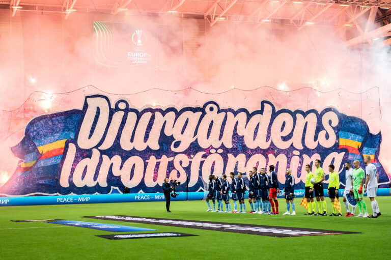 230316 Fans of Djurgarden with a tifo ahead of the UEFA Conference League round of 16 match between Djurgarden and Lech Poznan on March 16, 2023 in Stockholm. 
Photo: Jonathan Nackstrand / BILDBYRAN / COP 94 / EW01732023.03.16 Sztokholm
pilka nozna Liga Konferencji Europy
Djurgardens IF - Lech Poznan
Foto Bildbyran / PressFocus

!!! POLAND ONLY !!!