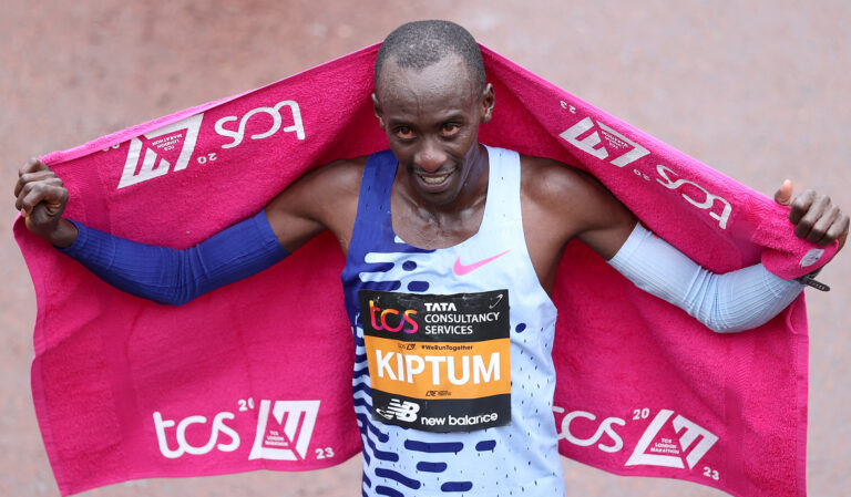 (230423) -- LONDON, April 23, 2023 (Xinhua) -- Kenya&#039;s Kelvin Kiptum celebrates after winning the men&#039;s elite race at 2023 London Marathon in London, Britain, April 23, 2023. (Xinhua/Li Ying)

2023.04.23 Londyn
lekkoatletyka
Maraton Londynski
Foto Li Ying/Xinhua/PressFocus

!!! POLAND ONLY !!!