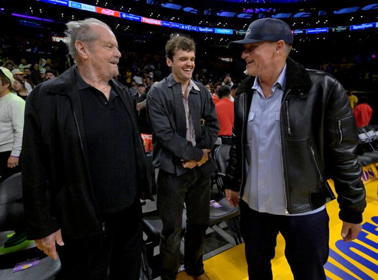 May 12, 2023; Los Angeles, California, USA;  Actors Jack Nicholson and Woody Harrelson attend game six of the 2023 NBA playoffs between the Los Angeles Lakers and the Golden State Warriors - Crypto.com Arena. Mandatory Credit: Jayne Kamin-Oncea-USA TODAY Sports/Sipa USA
2023.05.12 Los Angeles
Koszykowka Liga NBA
NBA: Playoffs-Golden State Warriors - Los Angeles Lakers
Foto Jayne Kamin-Oncea-USA TODAY Sports/SIPA USA/PressFocus

!!! POLAND ONLY !!!