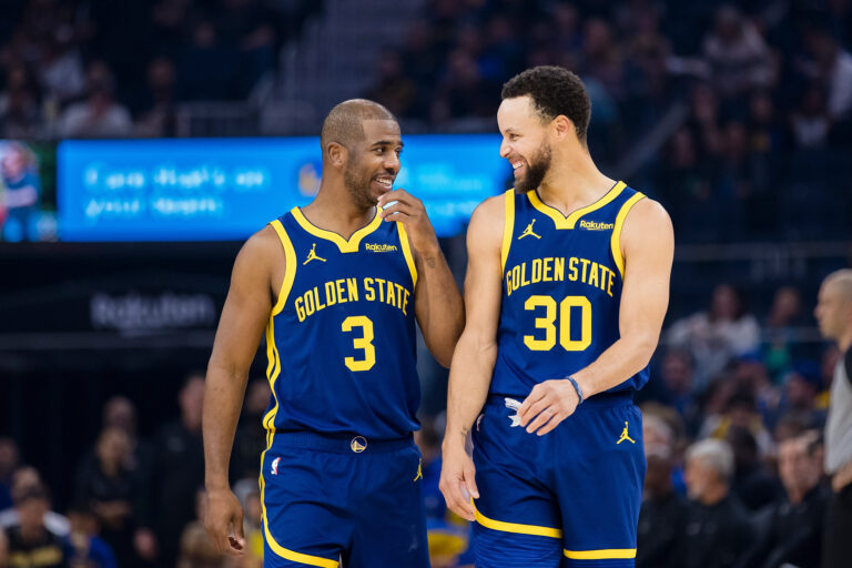 Nov 18, 2023; San Francisco, California, USA; Golden State Warriors guard Chris Paul (3) and guard Stephen Curry (30) smile during a free-throw against the Oklahoma City Thunder during the first half at Chase Center. Mandatory Credit: John Hefti-USA TODAY Sports/Sipa USA
2023.11.18 San Francisco
Koszykowka Liga NBA
NBA: Oklahoma City Thunder at Golden State Warriors
Foto John Hefti-USA TODAY Sports/SIPA USA/PressFocus

!!! POLAND ONLY !!!