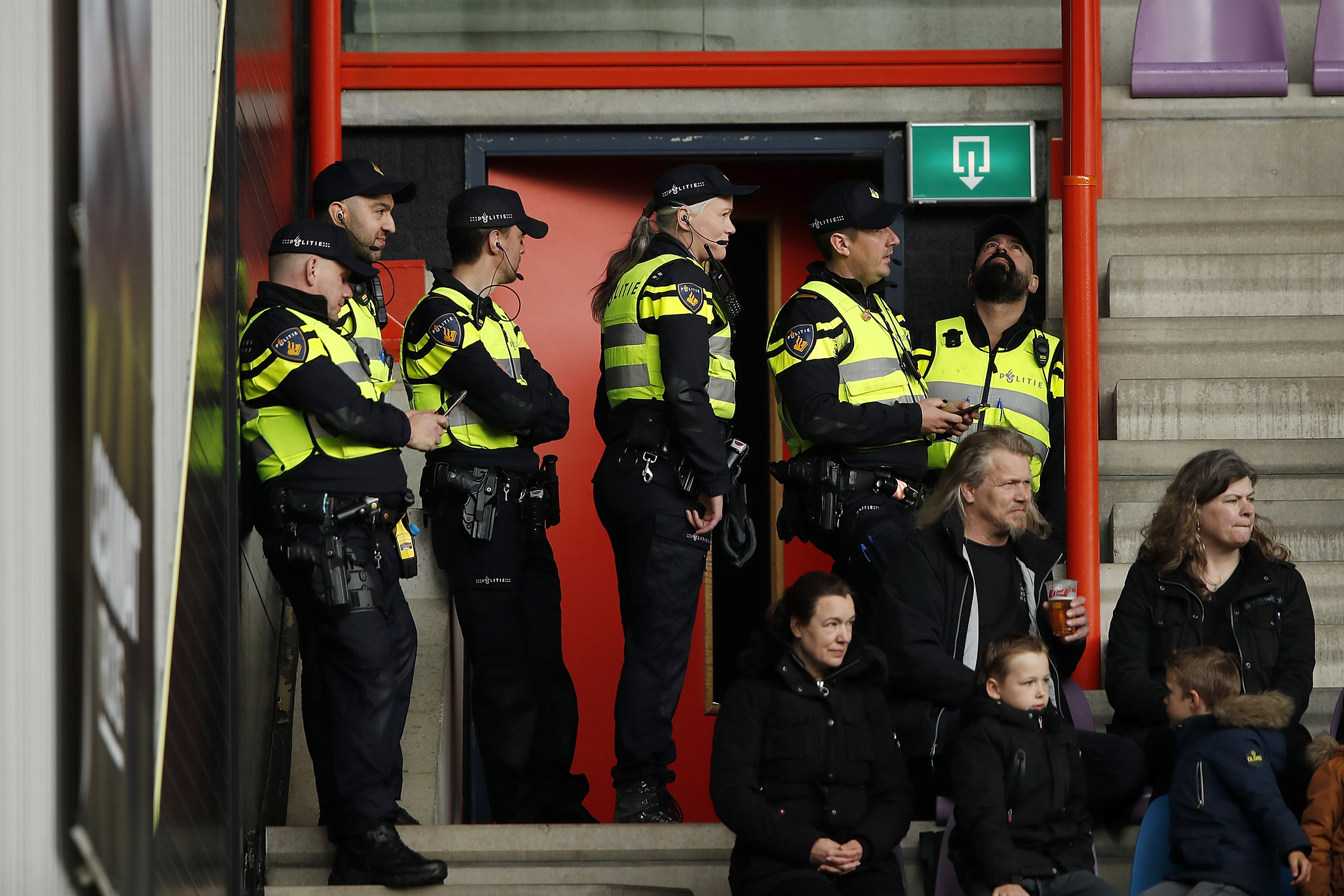 4/28/2024 - ARNHEM - Police during the Dutch Eredivisie match between Vitesse and Fortuna Sittard in the Gelredome on April 28, 2024 in Arnhem, the Netherlands. ANP BART STOUTJESDIJK /ANP/Sipa USA
2024.04.28 Dutch Eredivisie
pilka nozna liga holenderska
Vitesse - Fortuna Sittard
Foto ANP/SIPA USA/PressFocus

!!! POLAND ONLY !!!