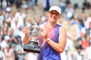 Iga Swiatek (POL) during the price ceremony in Roland Garros on saturday june 8th, 2024. Paris. France. PHOTO: CHRISTOPHE SAIDI / SIPA.//04SAIDICHRISTOPHE_SAIDI1341/Credit:CHRISTOPHE SAIDI/SIPA/2406091005

09.06.2024 
Tenis
Roland Garros 2024
Foto CHRISTOPHE SAIDI/SIPA / Sipa / PressFocus 
POLAND ONLY!!