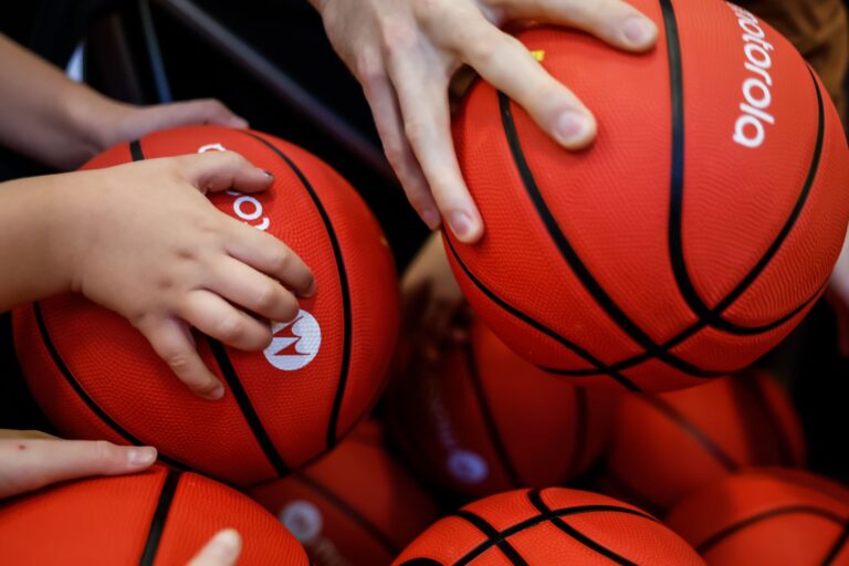 W Motorola Mobility (a Lenovo Company) panuje przekonanie, że gra zespołowa jest kluczem do odniesienia sukcesu. Dlatego został zainicjowany wspólny program edukacyjny z Euroleague Basketball oraz drużyną Trefla Sopot skierowany do najmłodszych. To idealna okazja, żeby te wartości działania w grupie promować.