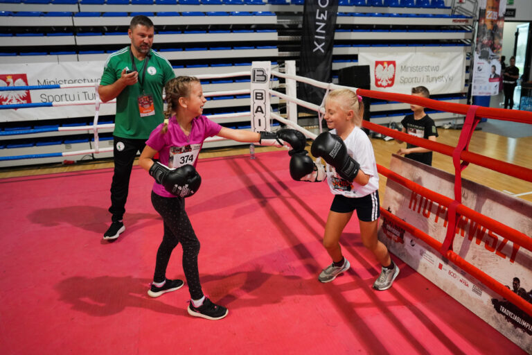 – Boks to ekscytująca dyscyplina sportu i bardzo się cieszę, że pokażemy Warszawie, jak wyjątkowy to sport. Cieszę się, że będę mogła wziąć udział w Festiwalu Boksu Olimpijskiego. Po igrzyskach w Paryżu boks ma dobry czas w Polsce – mówi Julia Szeremeta, wicemistrzyni olimpijska z Paryża. We wtorek w hali COS Torwar odbędzie się Festiwal Boksu Olimpijskiego.