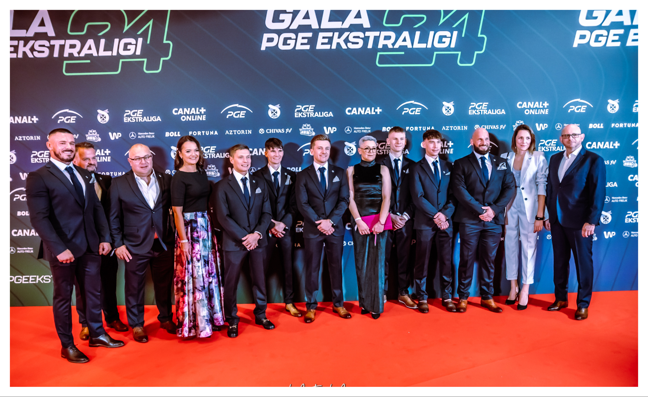 Tai Woffinden, Jarosław Hampel, Piotr Pawlicki, Bartosz Zmarzlik, Maciej Janowski, Paweł Przedpełski, Krzysztof Buczkowski i Martin Vaculik - to bohaterowie pierwszego w historii PGE Ekstraligi oficjalnego kalendarza ściennego.