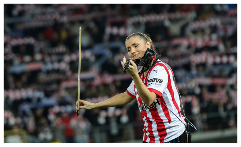 Kibiców Cracovii i Lecha Poznań od lat łączą znakomite relacje. Nie może zatem dziwić, że ligowe starcie obu drużyn, do którego doszło na stadionie krakowskiej drużyny, przebiegało w miłej atmosferze. A gospodarze zadbali o wiele atrakcji podczas meczu przyjaźni.