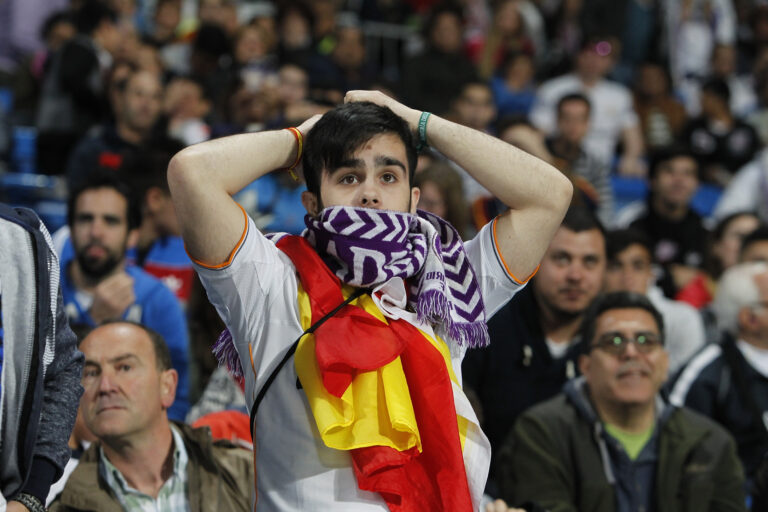 Aficcionados del Real Madrid siguiendo la final de la Champions League 2015/2016 entre el Real Madrid y Atletico de Madrid, celebrado en Milan, en el estadio Santiago Bernabeu.
Supporters of Real Madrid follow the final match of Champions League celebrated in Milan, Italy, between Real Madrid and Atletico de Madrid in Santiago Bernabeu stadium, Madrid on May 28, 2016. 




28.05.2016 Madryt
Pilka nozna Liga Mistrzow
Kibice Realu ogladali final na stadionie Santiago Bernabeu w Madrycie

Foto Jose Luis Cuesta / Cordon Press / PressFocus

POLAND ONLY!!